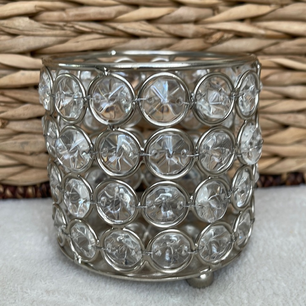 New Home Essentials Silver Footed Crystal Round Lucite 3 1/2” Tall Candle Holder